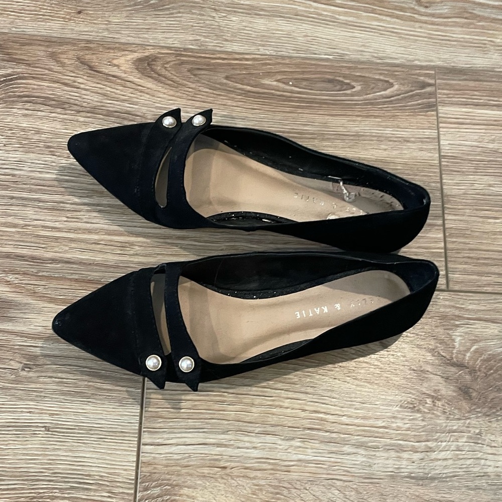 Kelly & Katie - Black Flats with Pearl Detail.